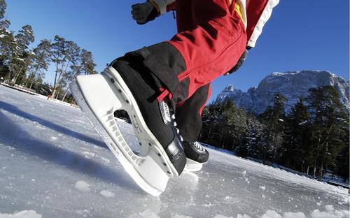 Eislaufen in der Ferienregion Seiser Alm im Herzen der Dolomiten